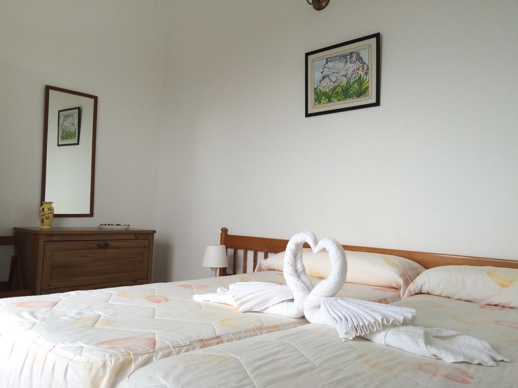 Apartamentos Dominguez Calera Bilik gambar