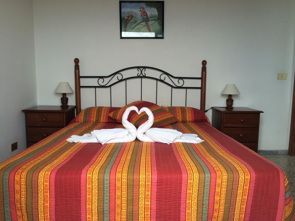 Apartamentos Dominguez Calera Bilik gambar
